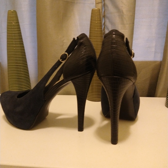 Pumps - Picture 5 of 5